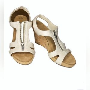 Size 9.5 Aerosoles Ivory Front Zipper Corked Wedge Sandals
